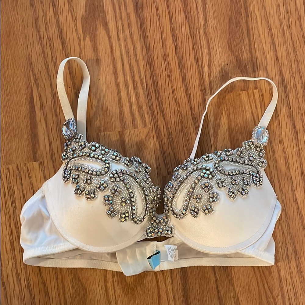 Marciano- GUESS Elegant White Beaded Bra